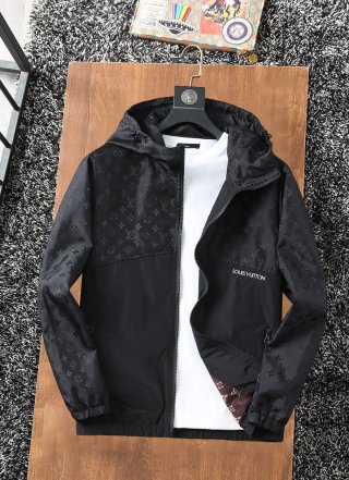 Hoodies & Sweatshirts