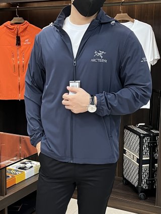 Hoodies & Sweatshirts