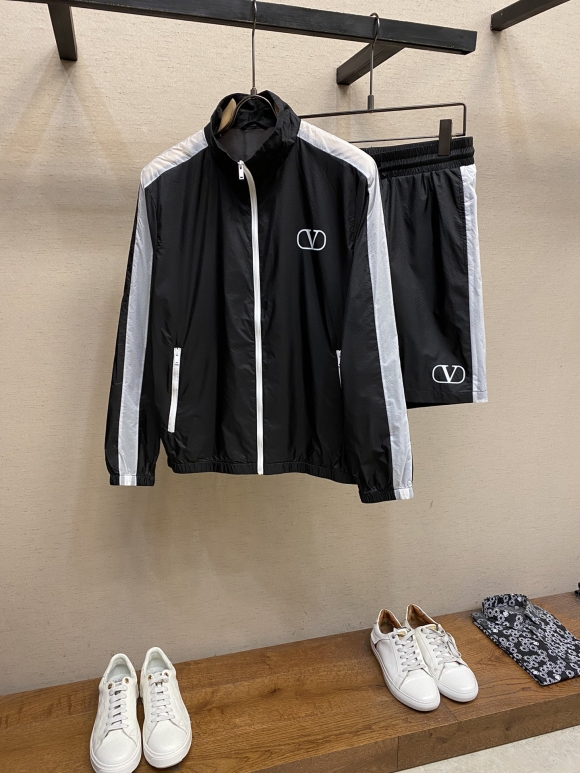 Hoodies & Sweatshirts Hoodies & Sweatshirts