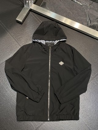 Hoodies & Sweatshirts