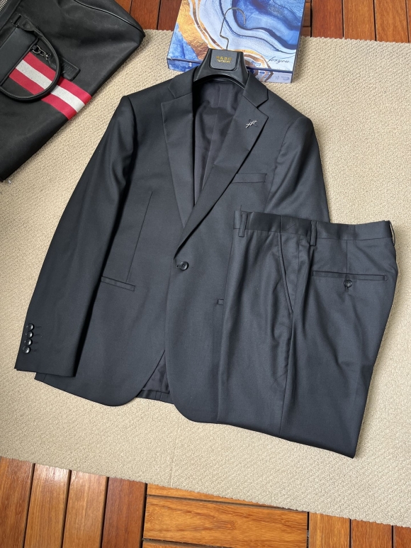 Suit