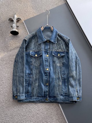 Hoodies & Sweatshirts