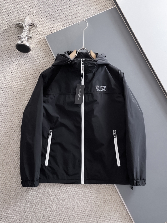 Hoodies & Sweatshirts