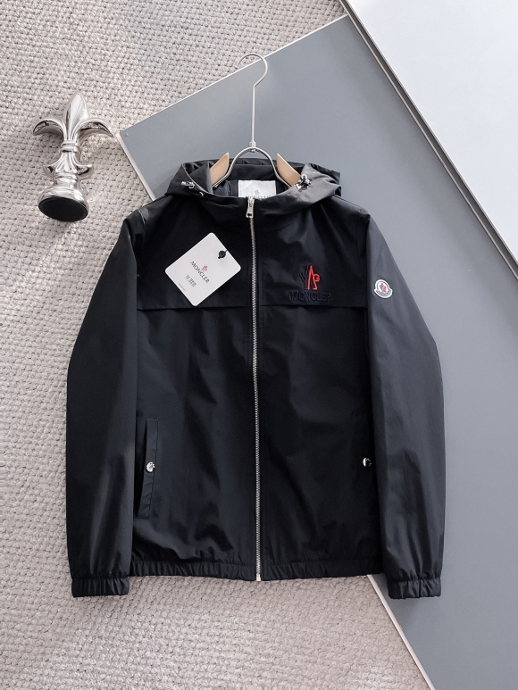 Hoodies & Sweatshirts