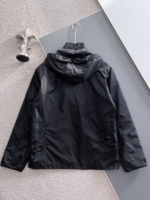 Hoodies & Sweatshirts