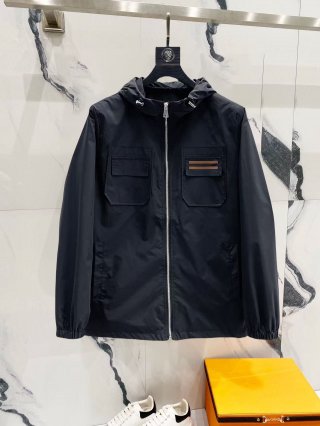 Hoodies & Sweatshirts