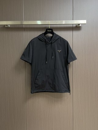 Hoodies & Sweatshirts