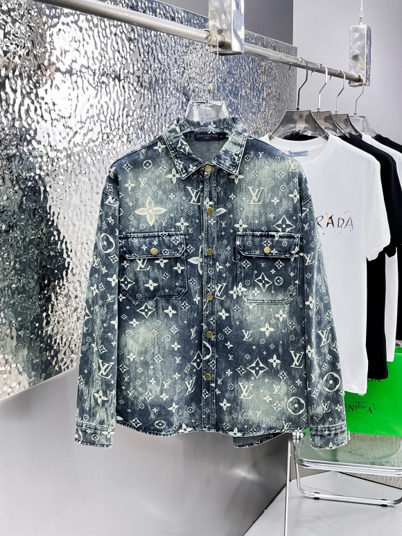 Coats & Jackets