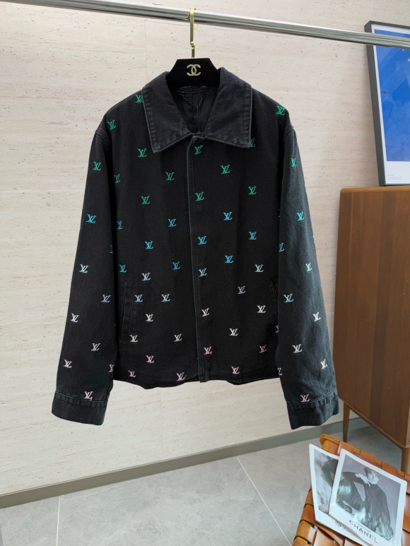 Coats & Jackets