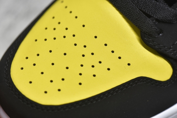 AirJordan1MidSHOES