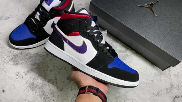 AirJordan1MidSHOES