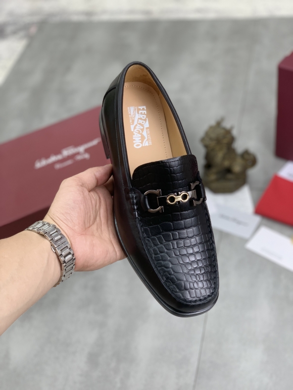 FerragamoSHOES