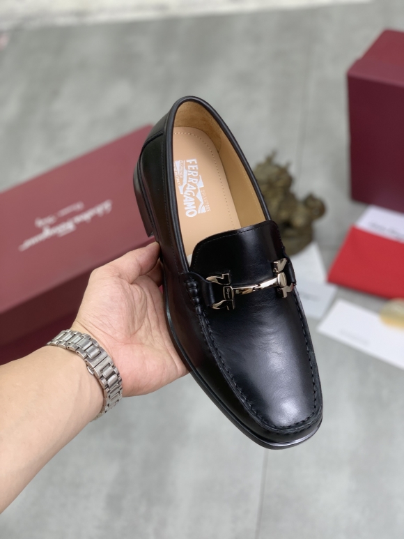 FerragamoSHOES