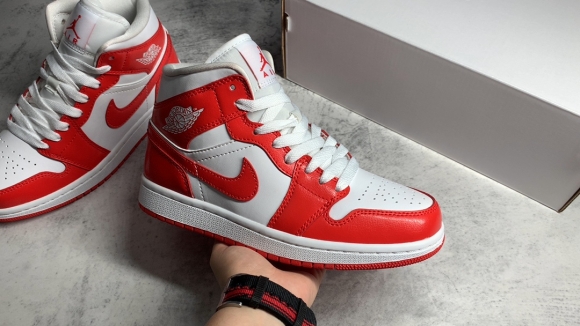 AirJordan1MidSHOES