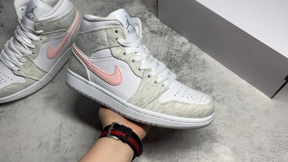 AirJordan1MidSHOES