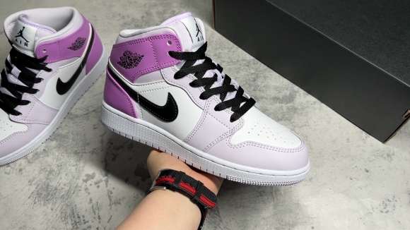 AirJordan1MidSHOES