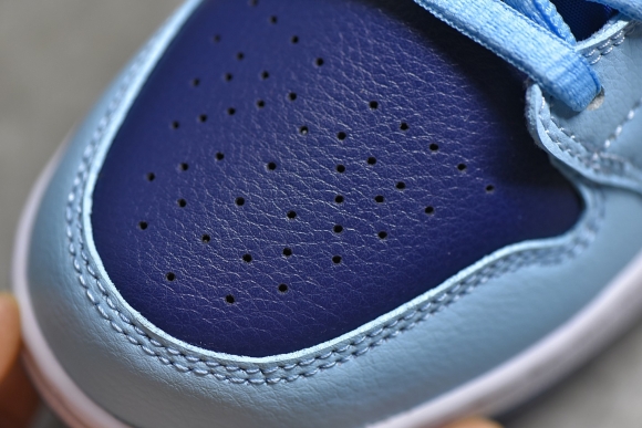 AirJordan1MidSHOES