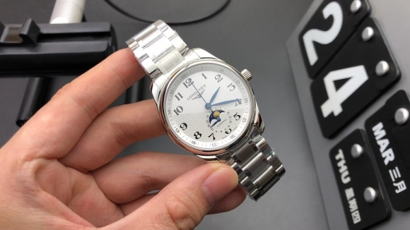 LONGINES