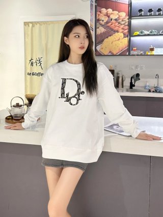 Hoodies & Sweatshirts