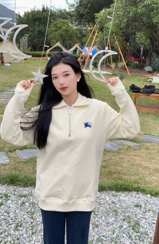 Hoodies & Sweatshirts