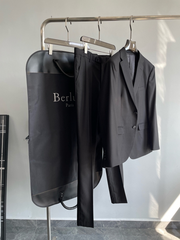 Suit