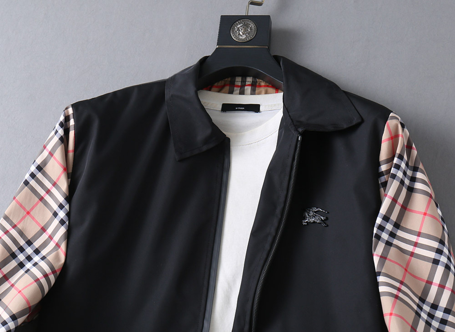 Hoodies & Sweatshirts