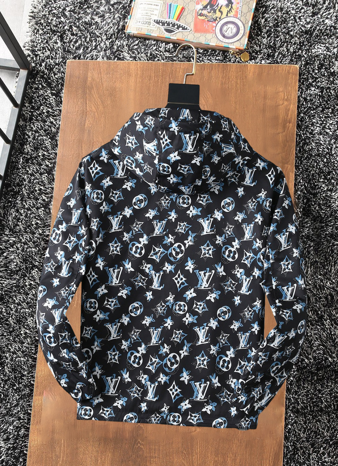 Hoodies & Sweatshirts