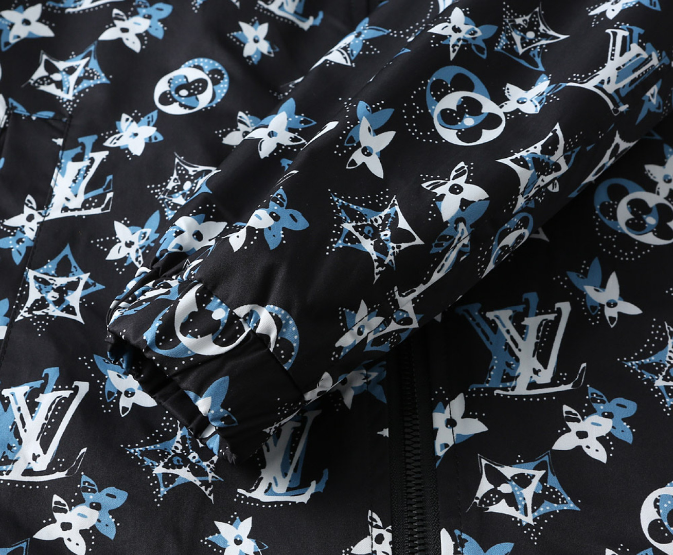 Hoodies & Sweatshirts