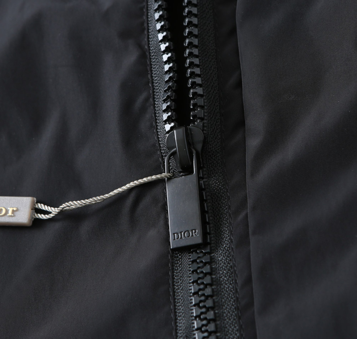 Hoodies & Sweatshirts