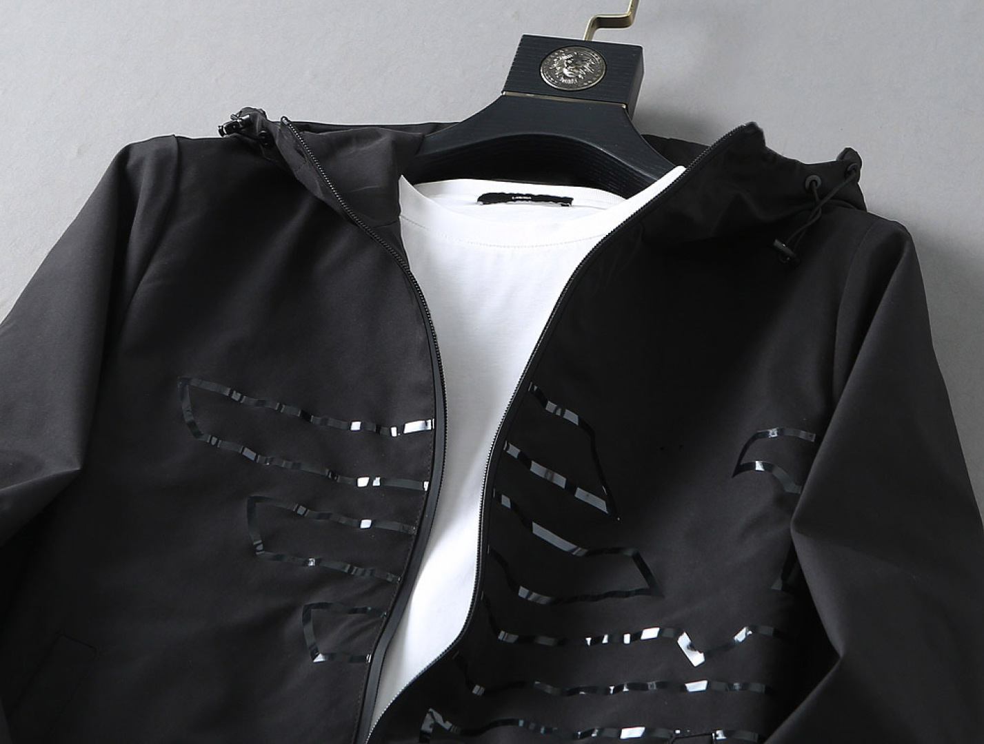 Hoodies & Sweatshirts