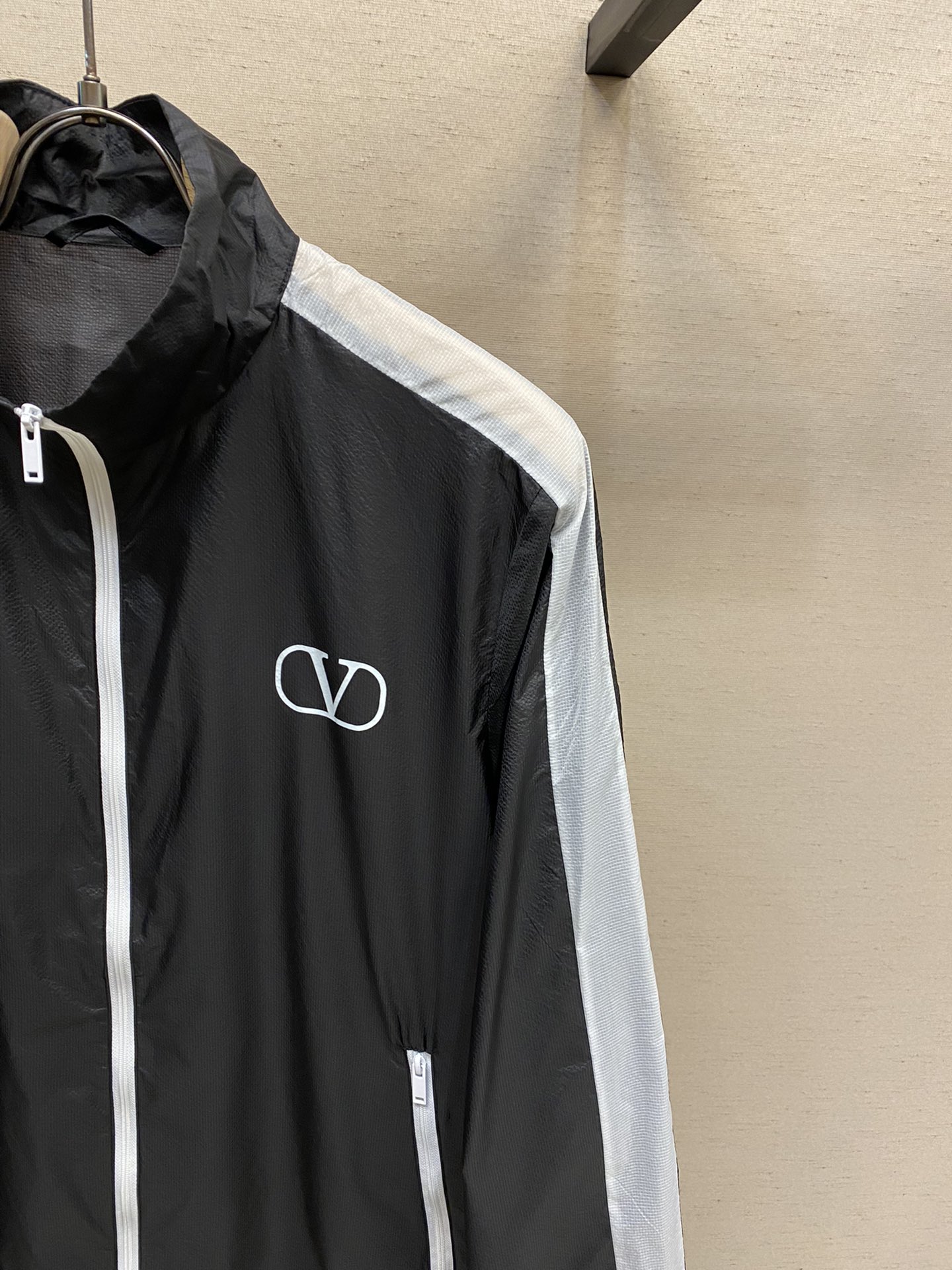 Hoodies & Sweatshirts