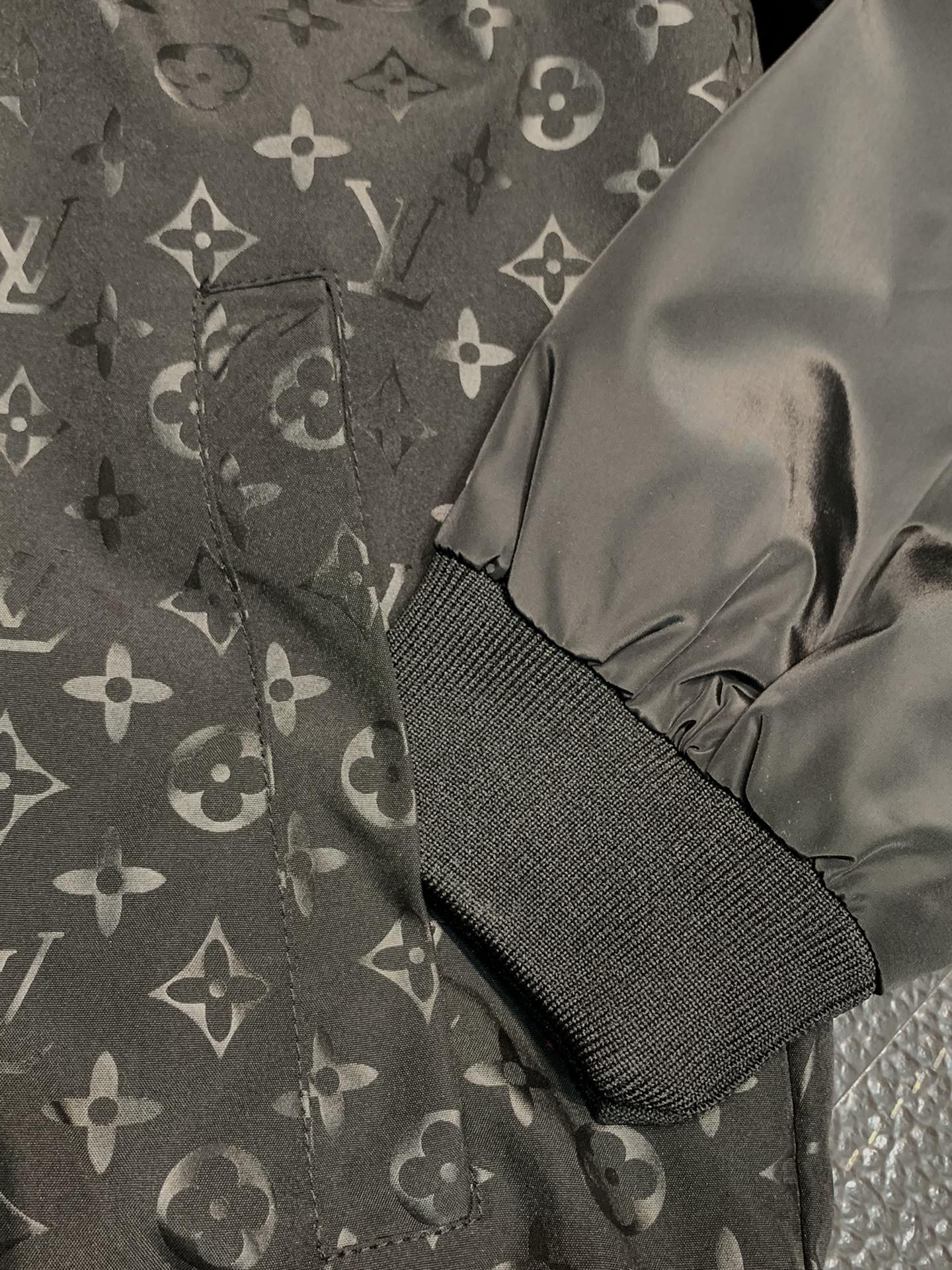 Hoodies & Sweatshirts