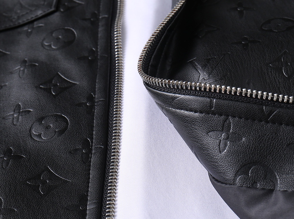 Hoodies & Sweatshirts