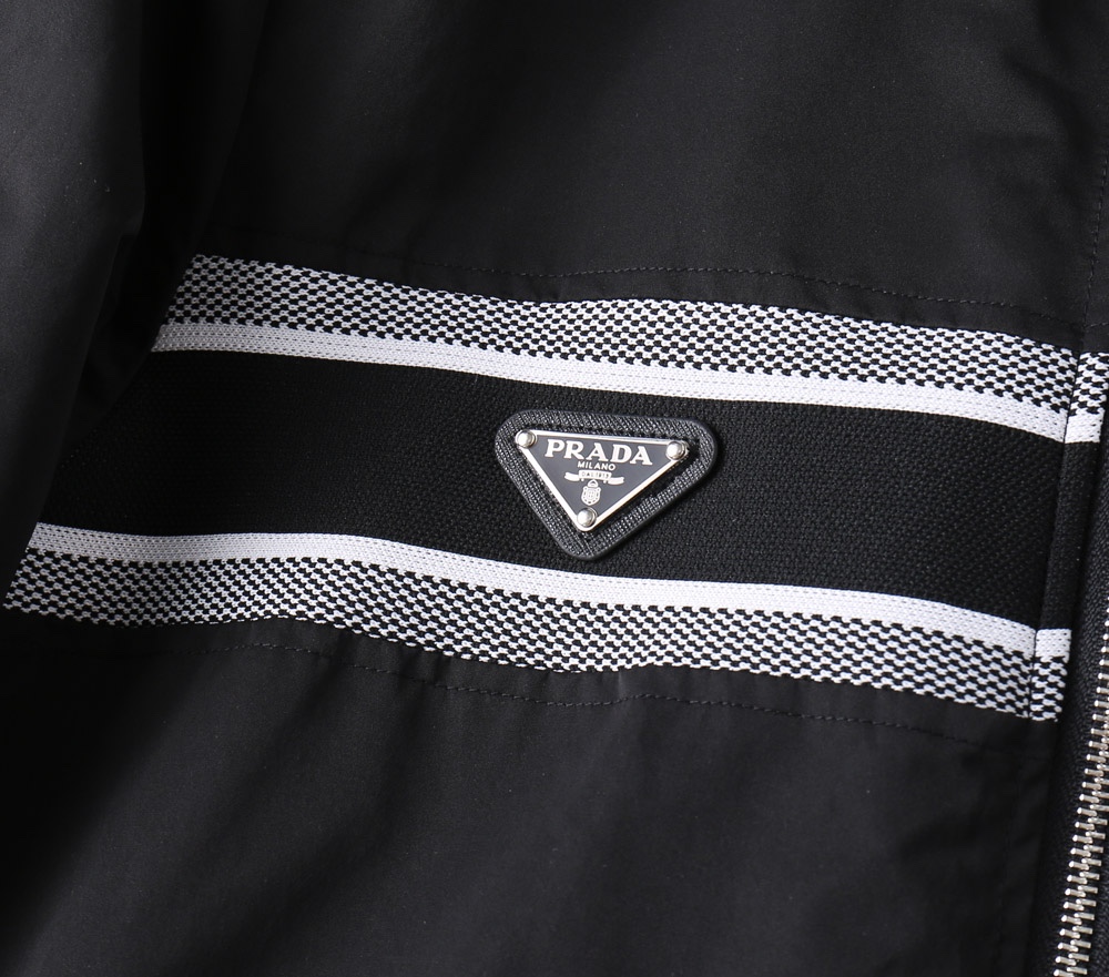 Hoodies & Sweatshirts