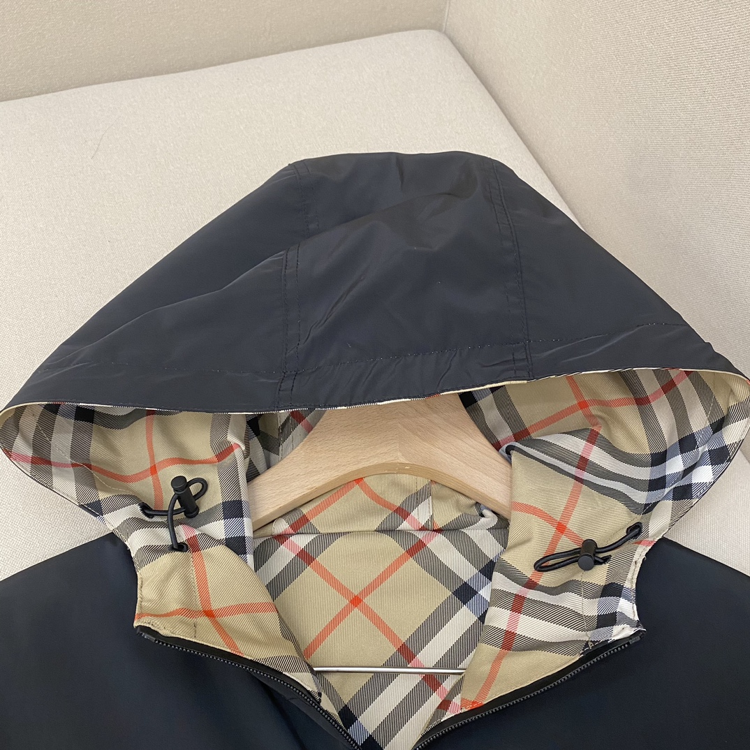 Hoodies & Sweatshirts