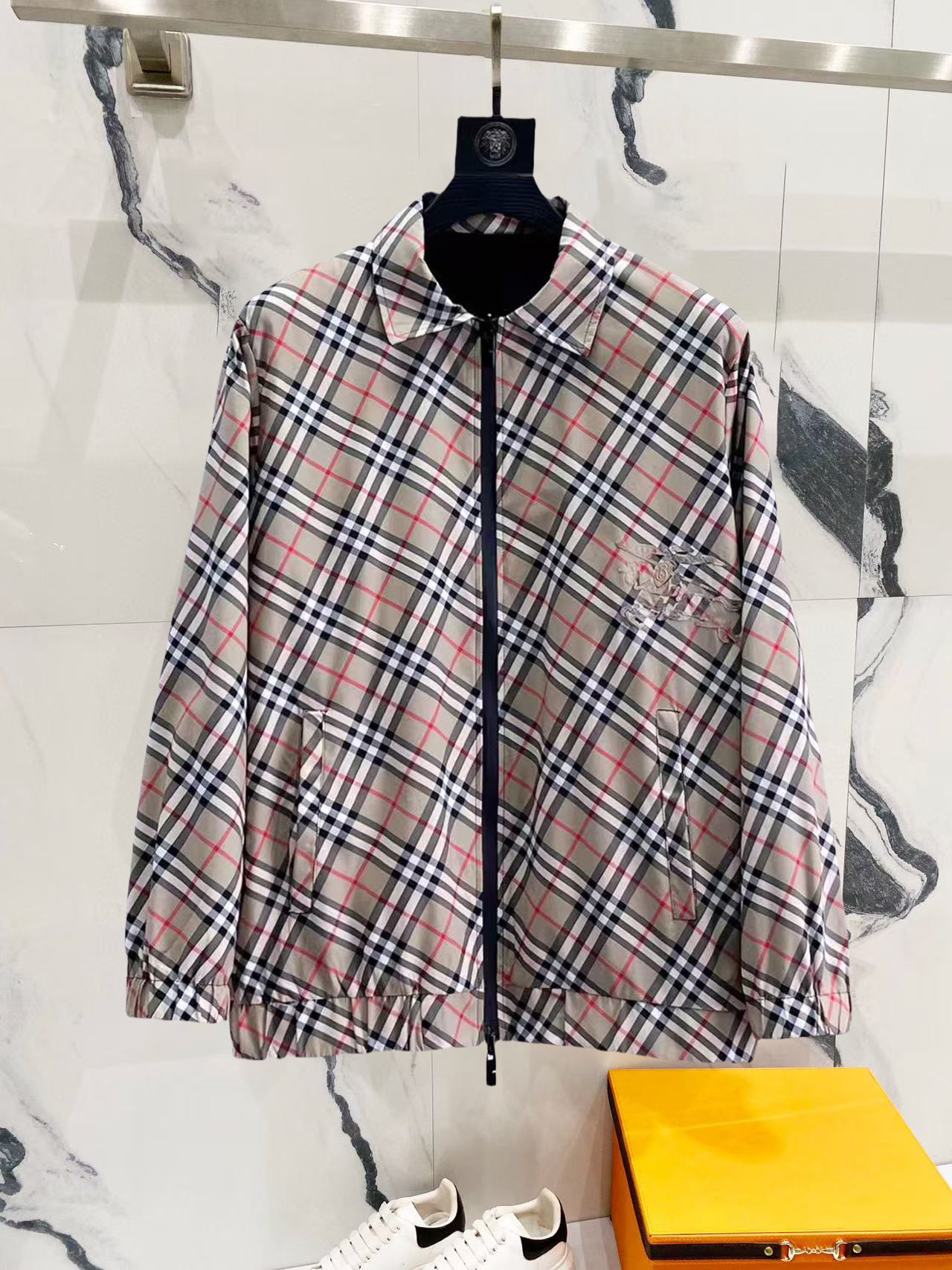 Hoodies & Sweatshirts