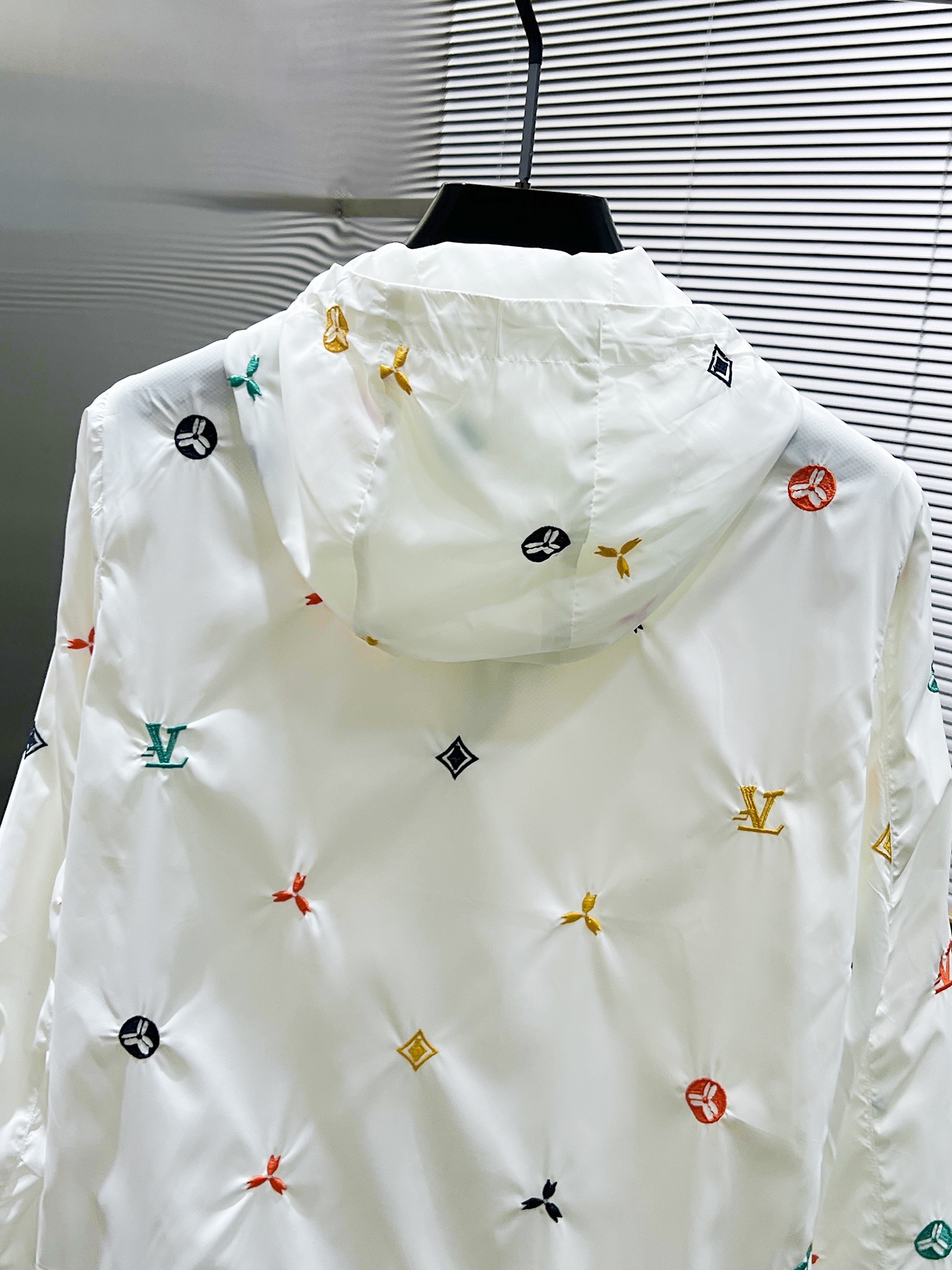 Hoodies & Sweatshirts