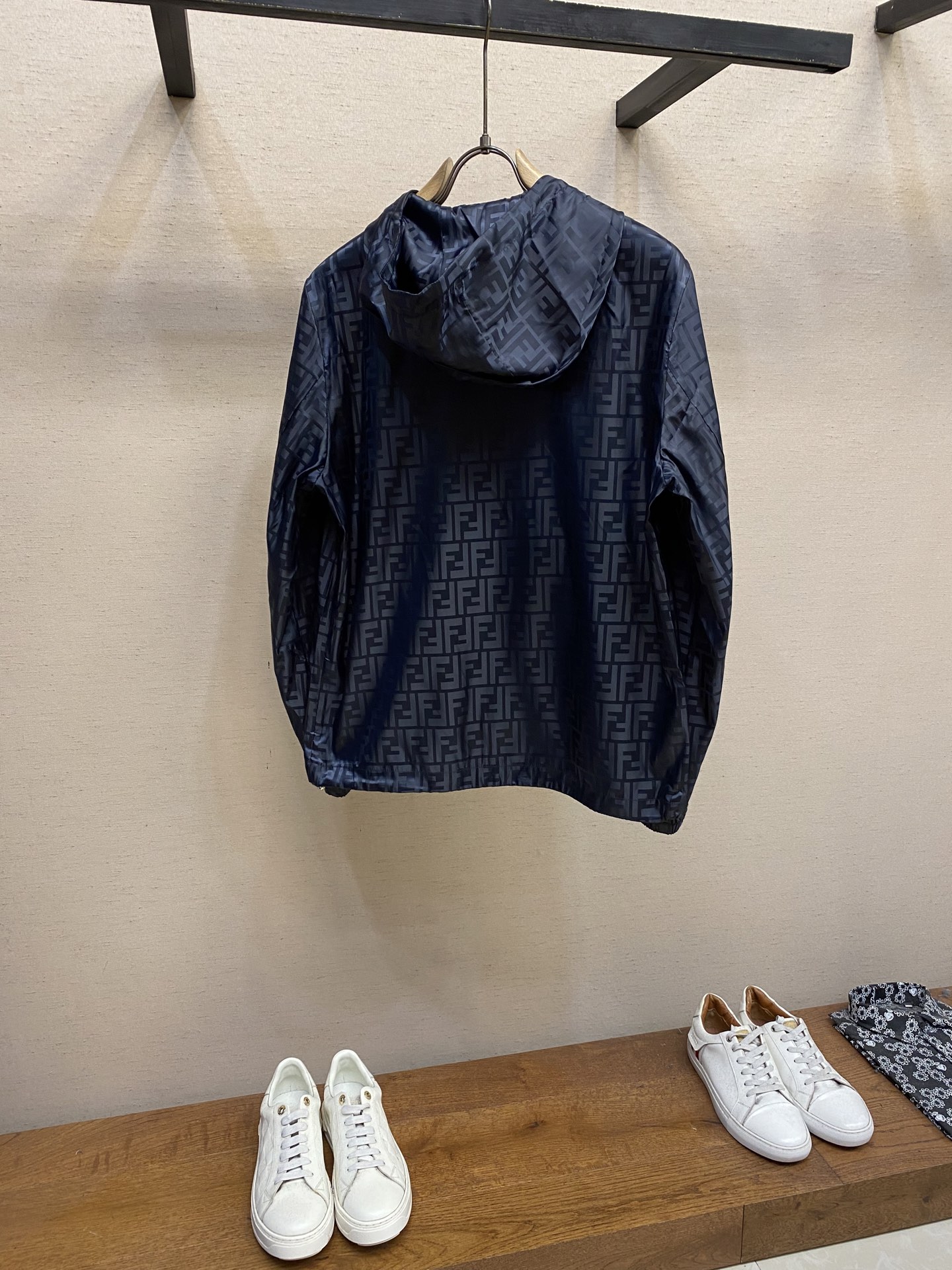 Hoodies & Sweatshirts