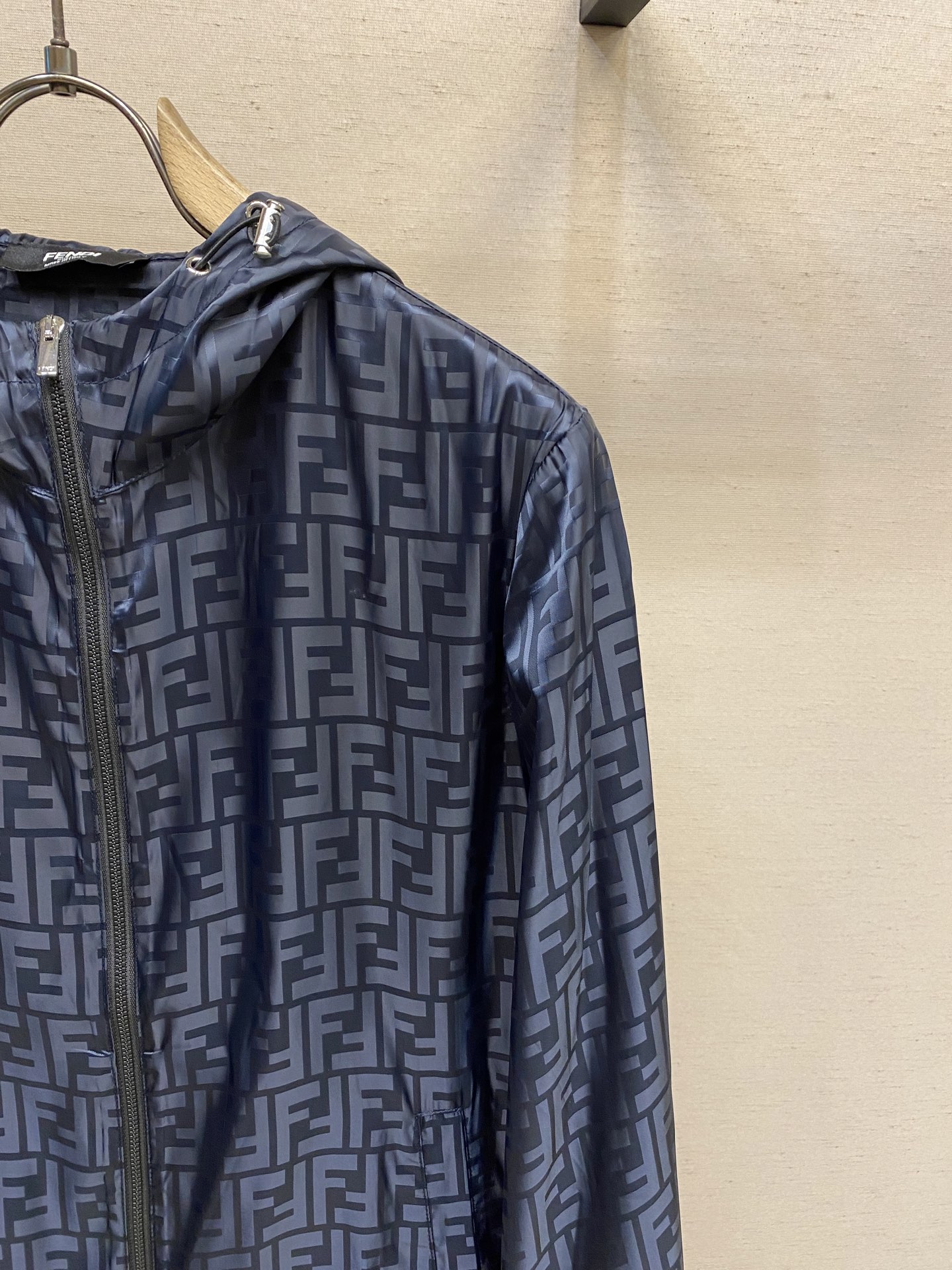 Hoodies & Sweatshirts