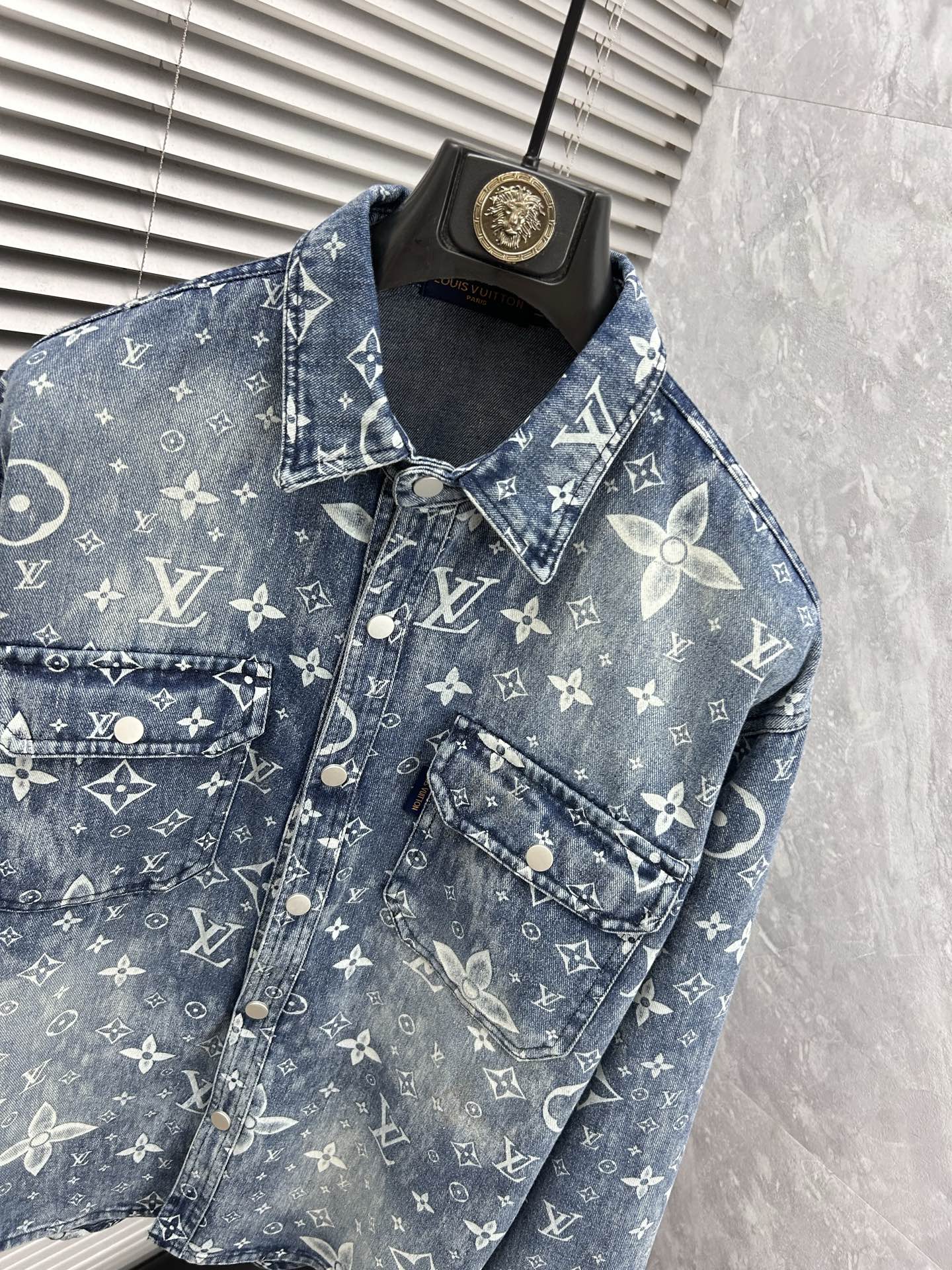 Coats & Jackets