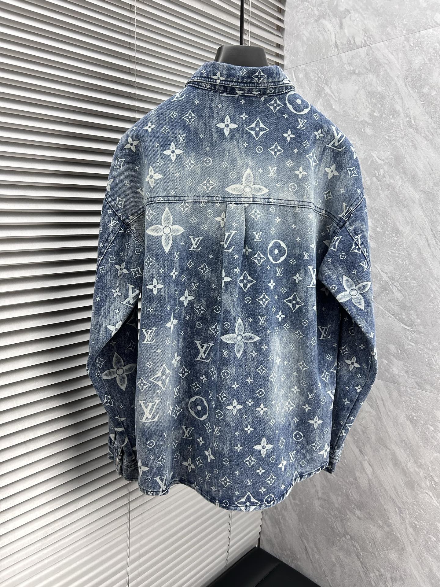 Coats & Jackets