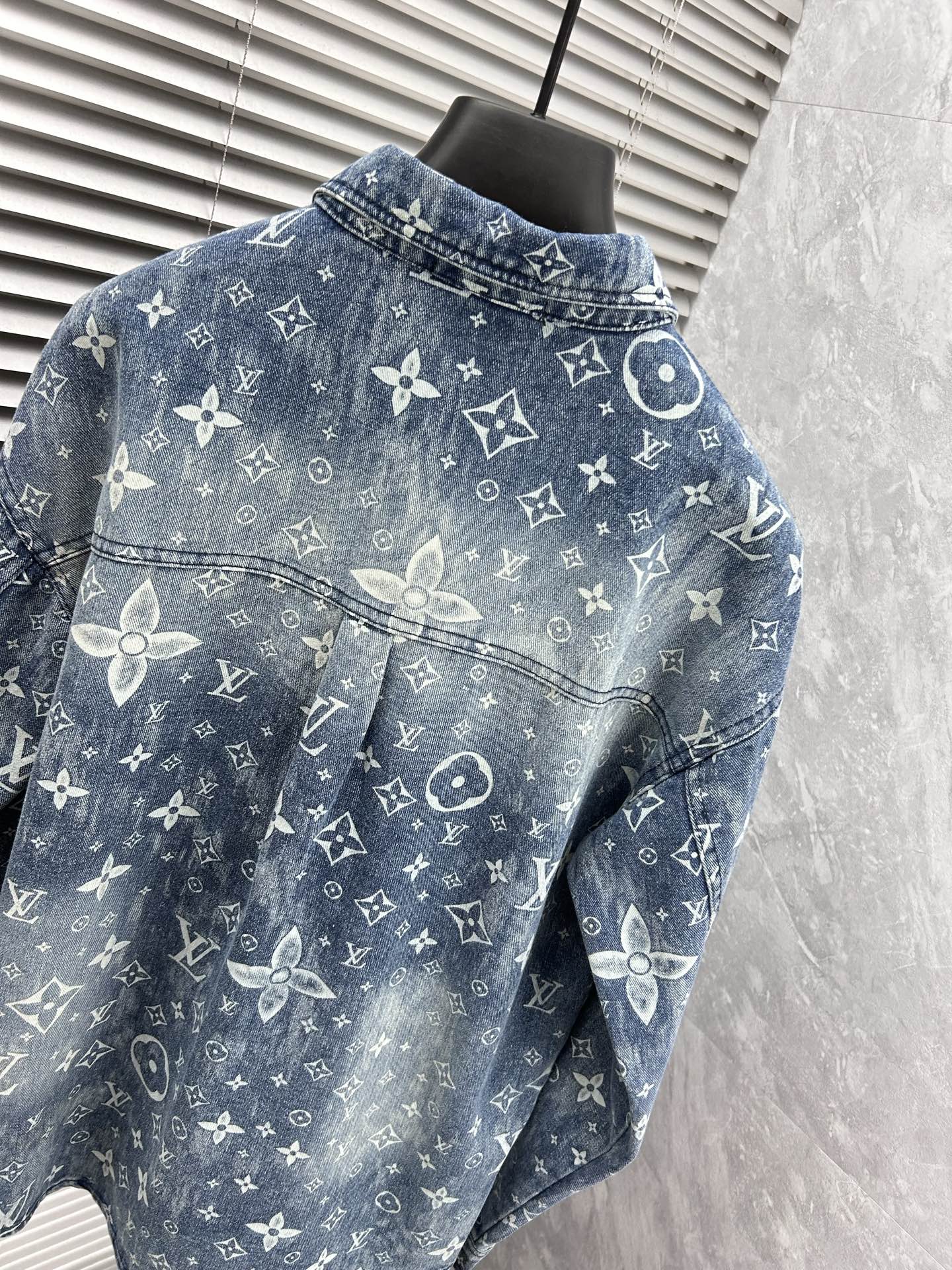 Coats & Jackets