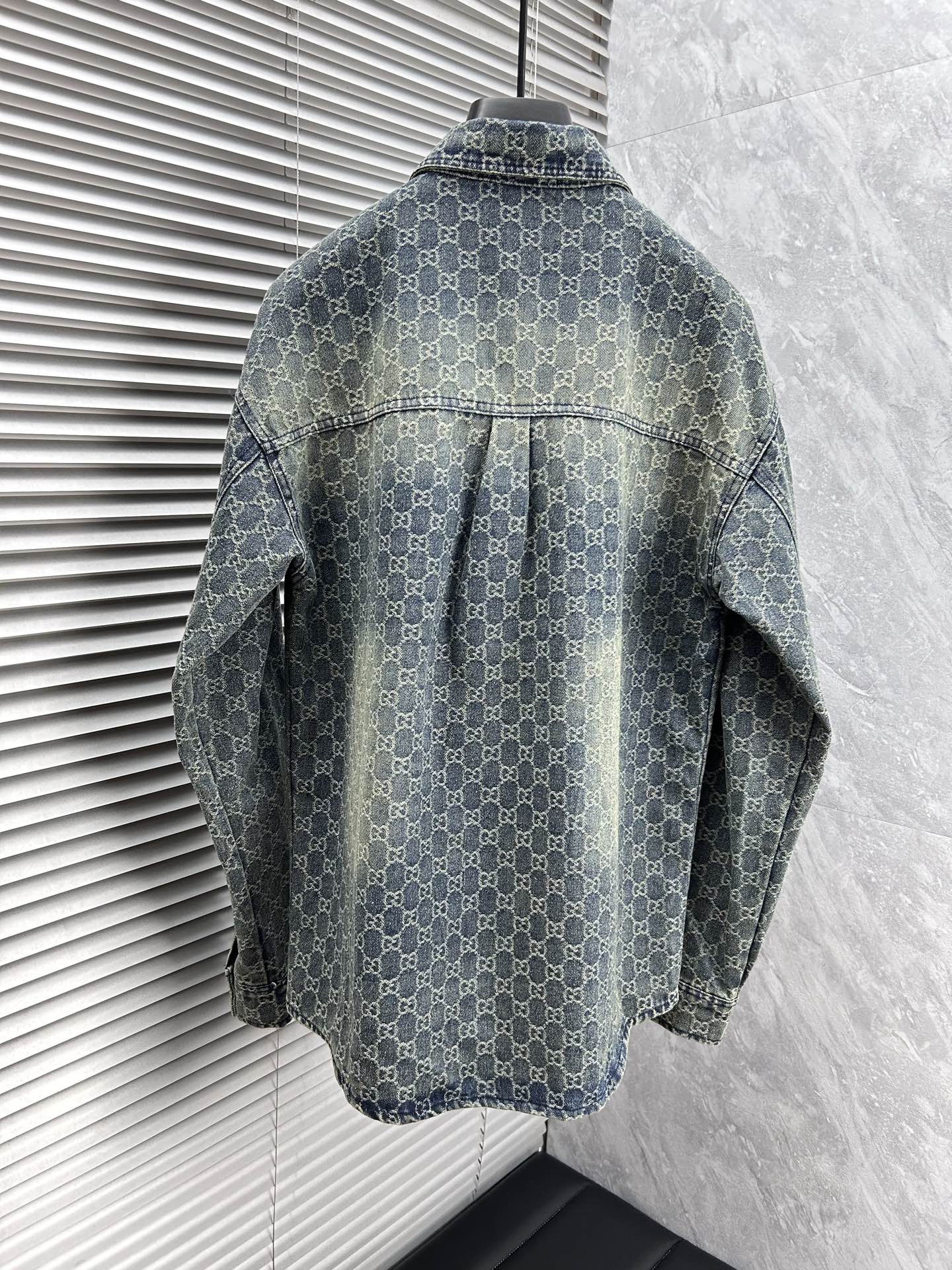 Coats & Jackets