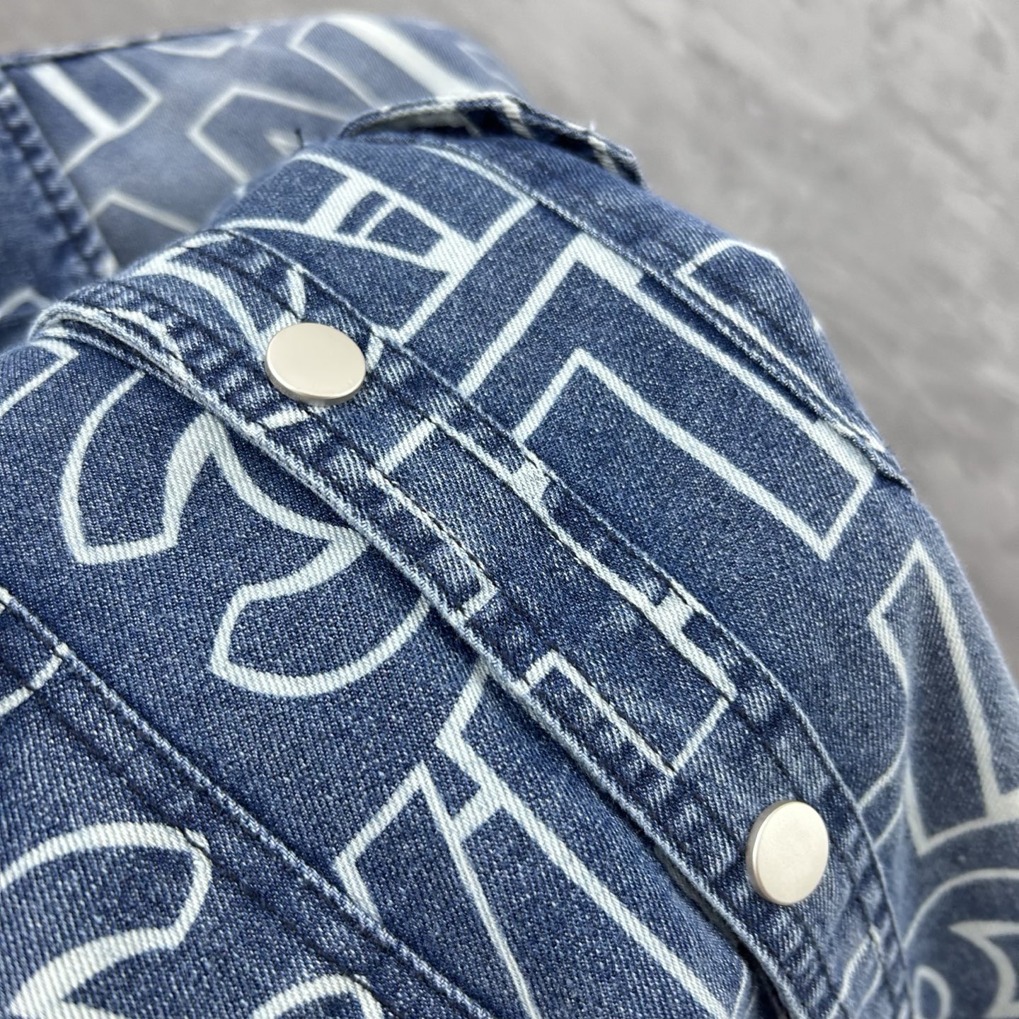 Coats & Jackets