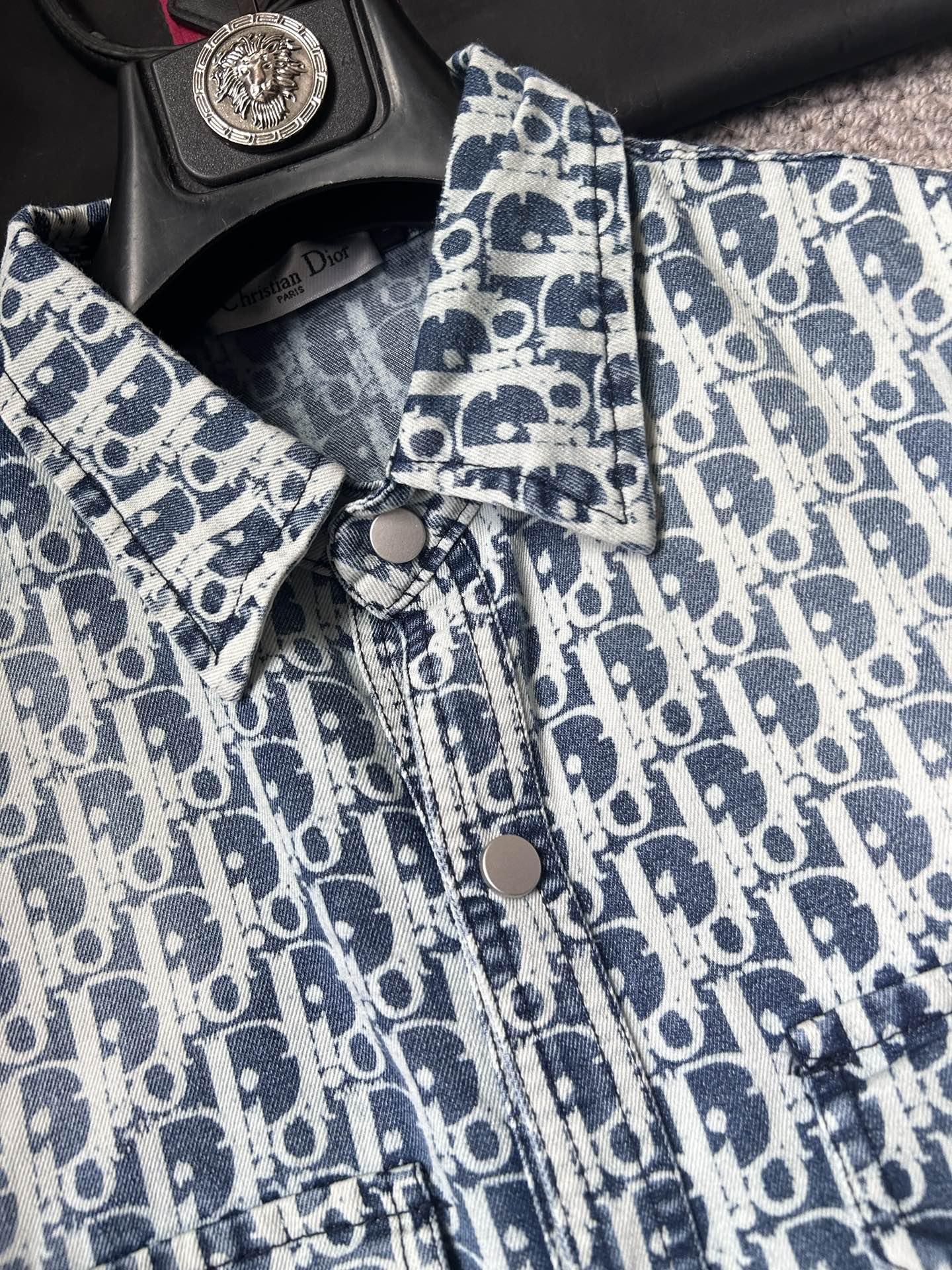 Coats & Jackets