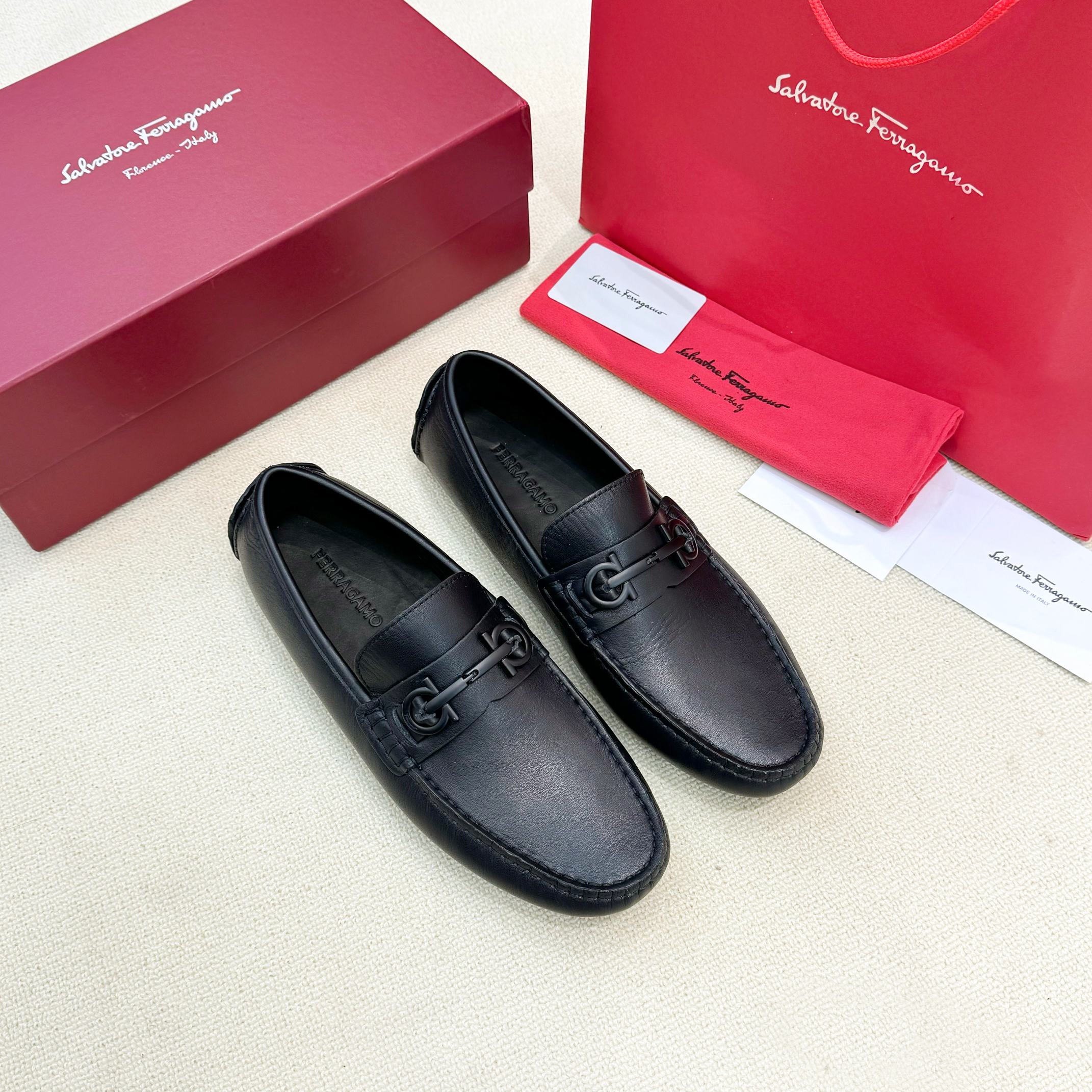 FerragamoSHOES