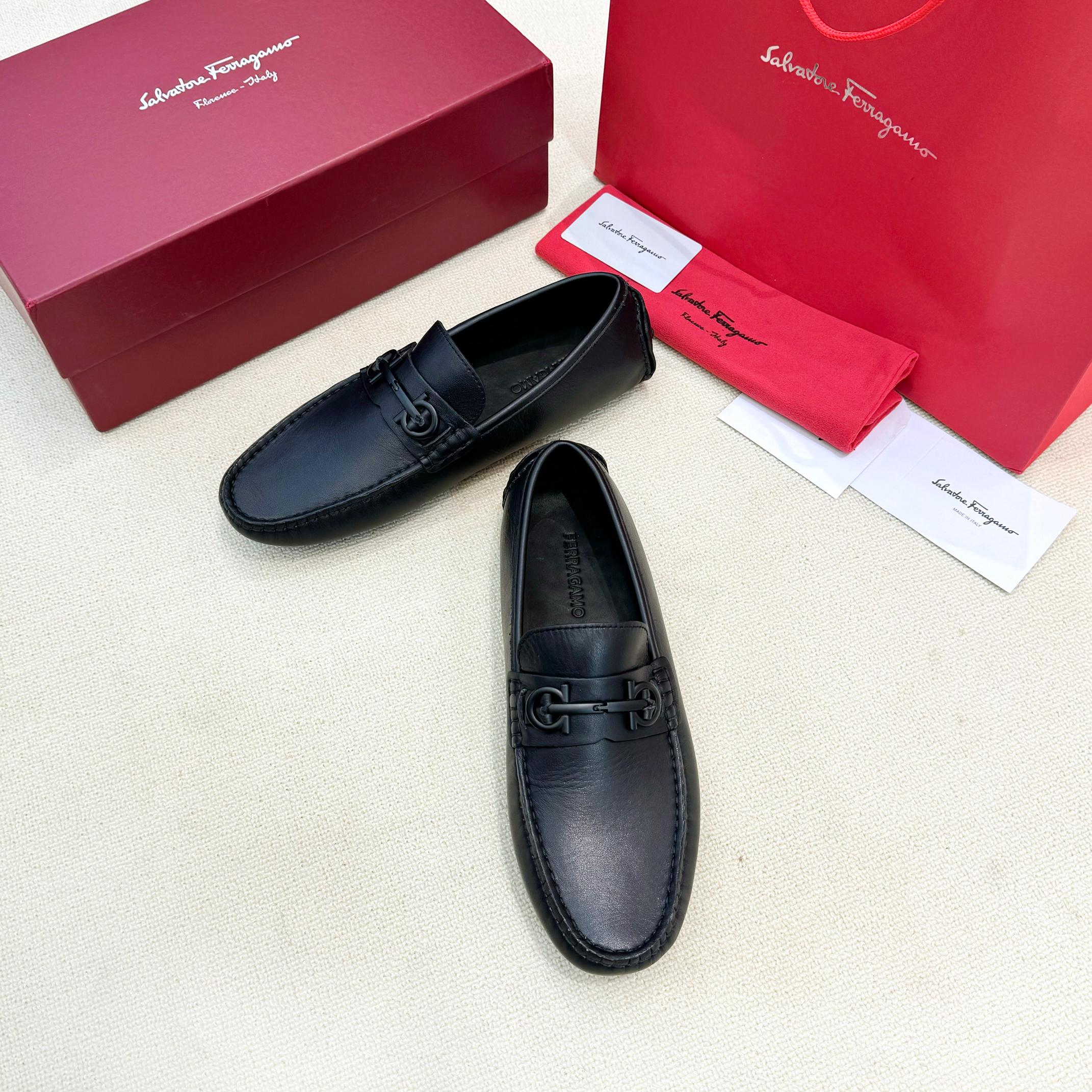 FerragamoSHOES