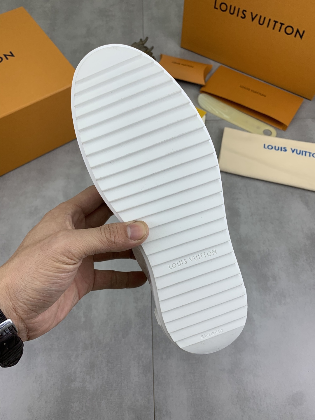 LVShoes