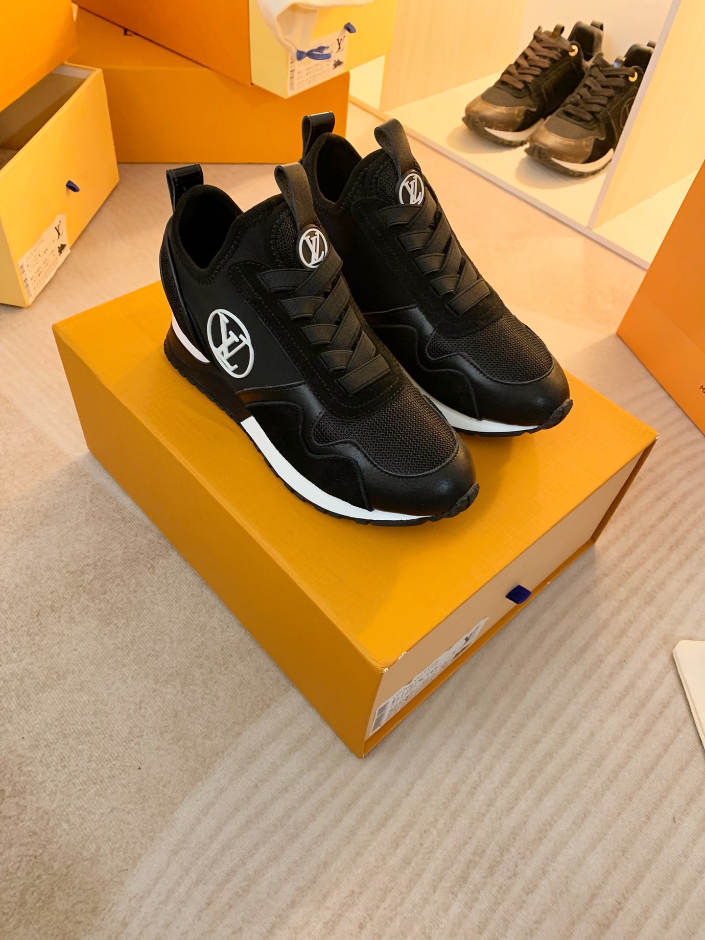 LVShoes