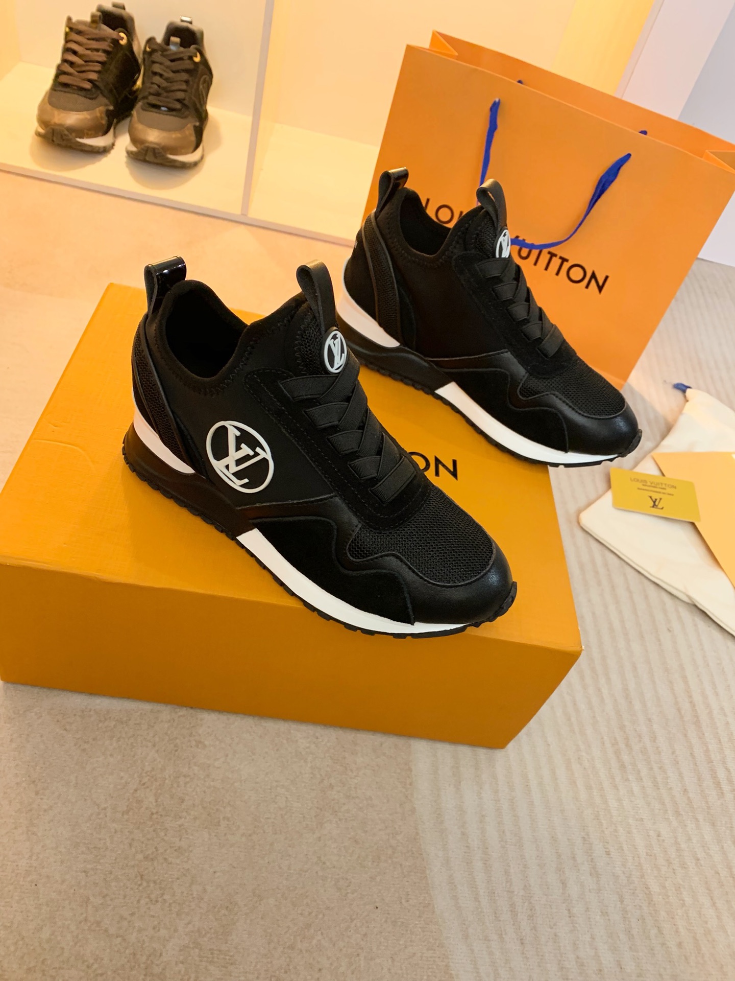 LVShoes